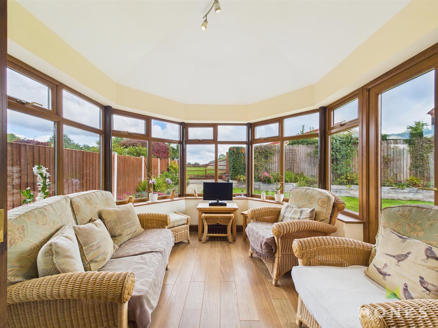 4 Queens Meadow, Queens Head, SY11 4FD For Sale 4 Queens Meadow, Queens Head, SY11 4FD For Sale